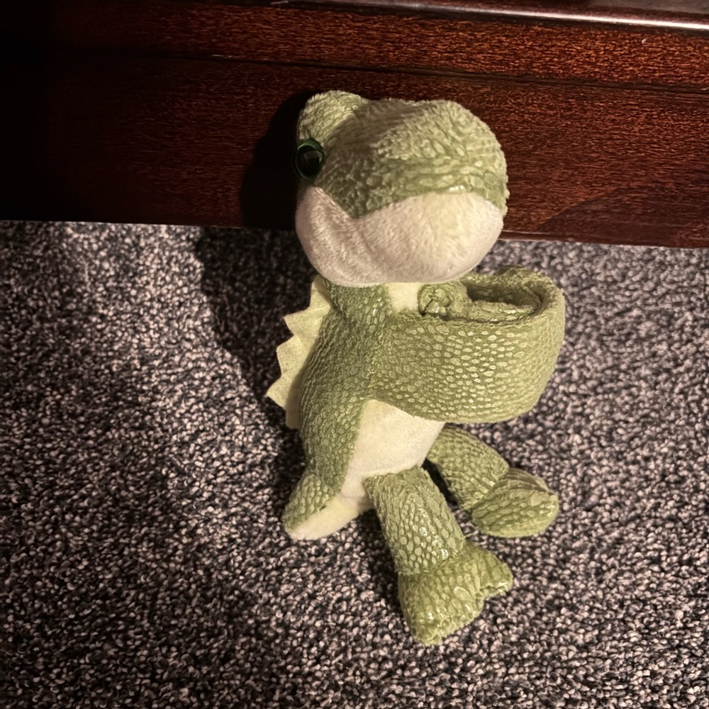 Green Plush Alligator Snap Bracelt - Picture 2 of 2